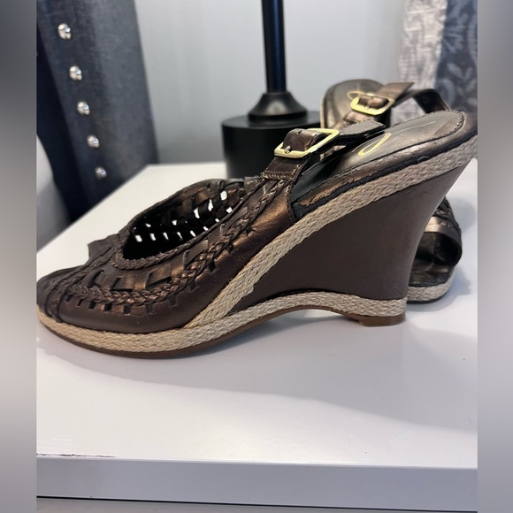 Easy Spirit Open toed Bronze sandals - Picture 3 of 7